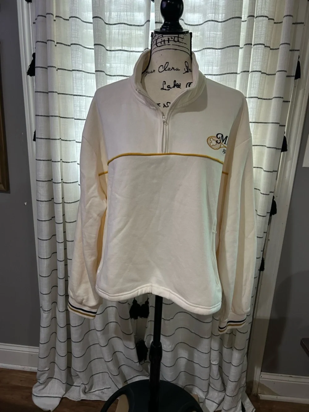 Box Lunch Disney Minnie Mouse Tennis Quarter Zip Plus Size Crewneck Size 2XL - Picture 5 of 5